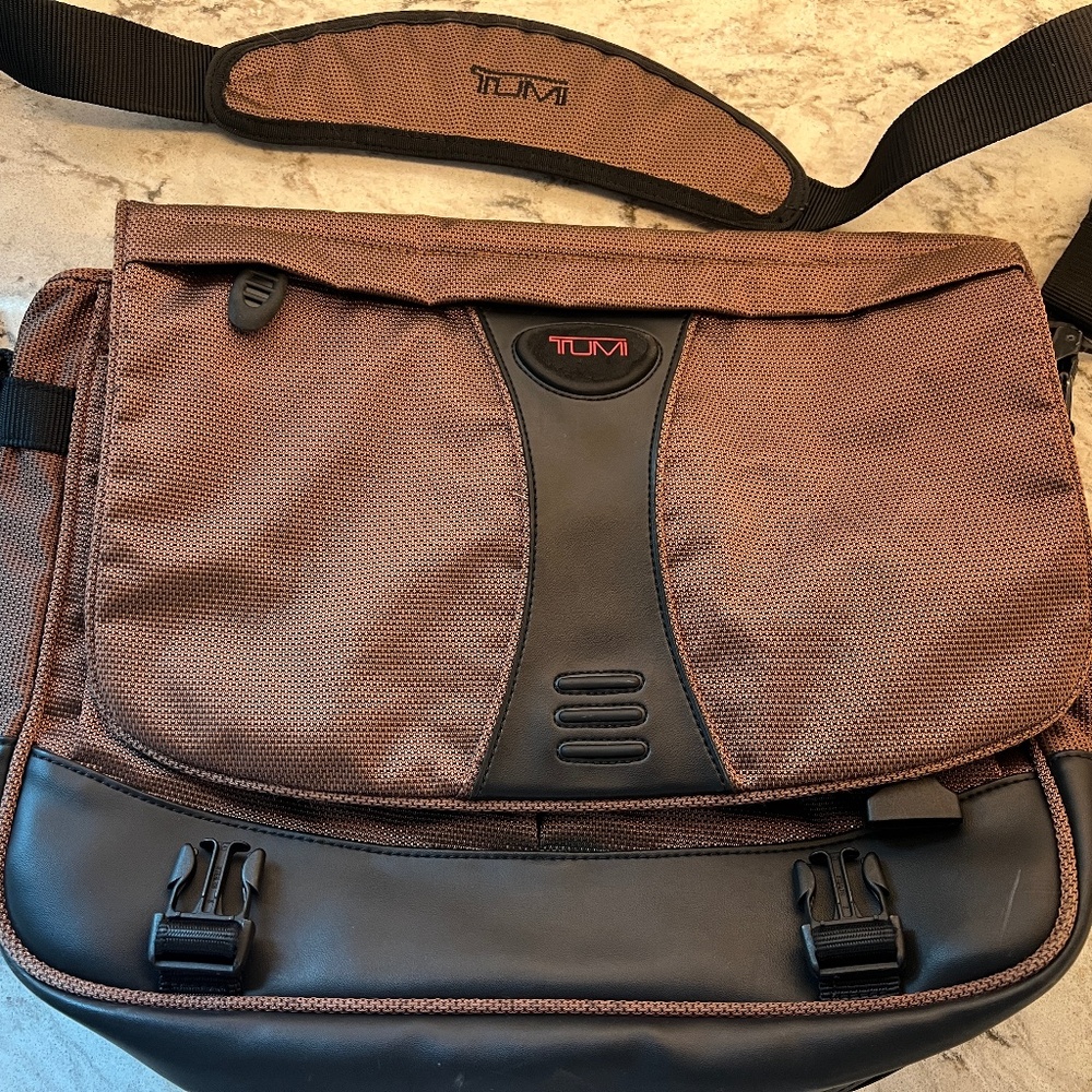 Tumi messenger bag